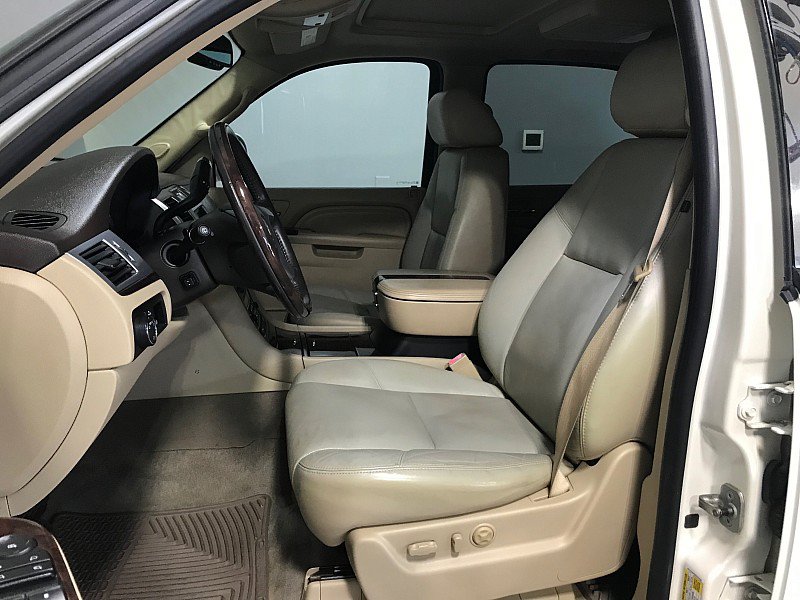 Used 2010 Cadillac Escalade Premium AWD/4WD image 11