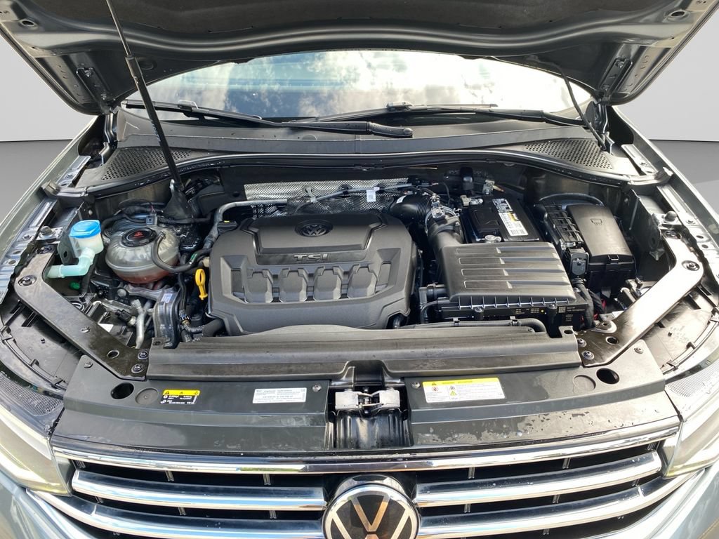 Used 2023 Volkswagen Tiguan SE AWD/4WD image 32