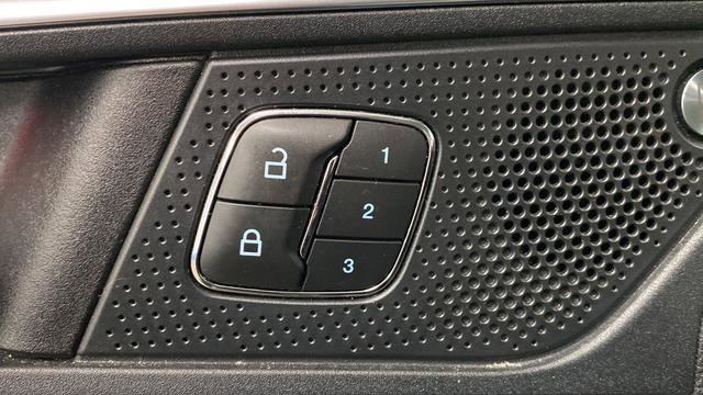 Used 2020 Ford Edge Titanium AWD/4WD image 29