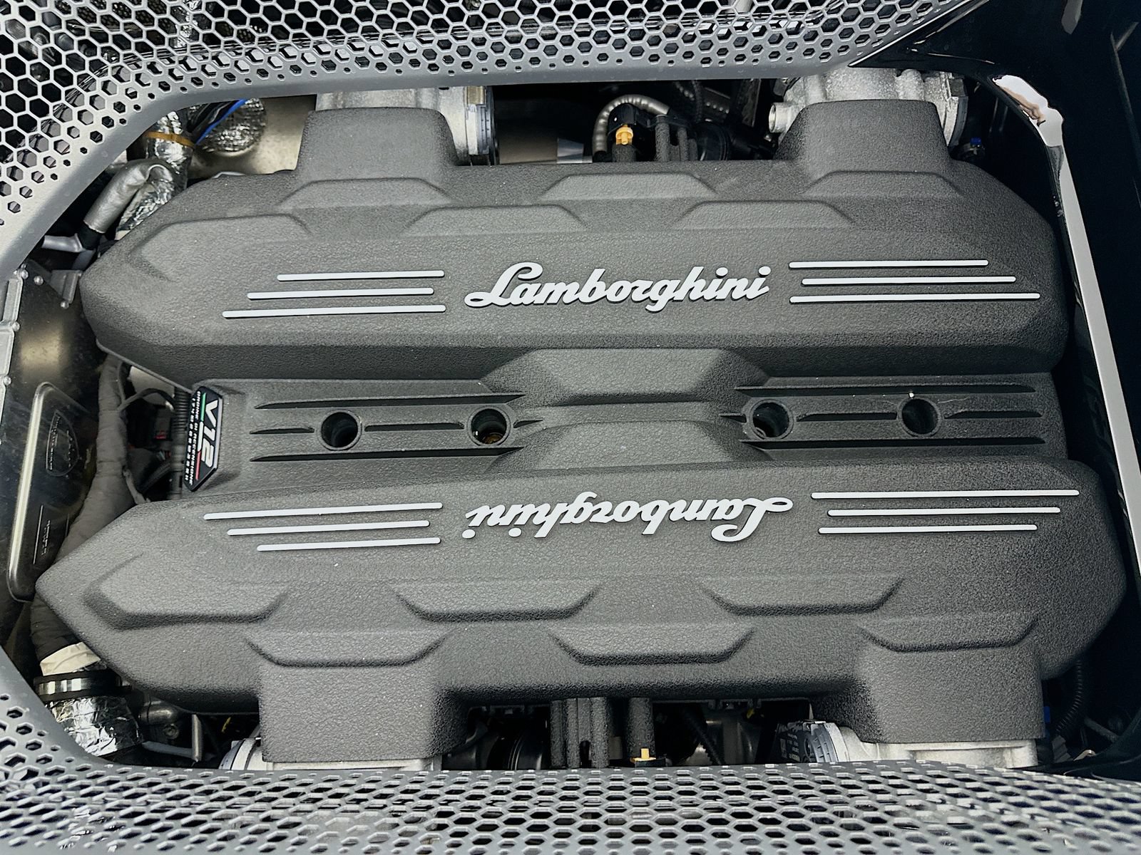 Used 2024 Lamborghini Revuelto AWD/4WD image 13
