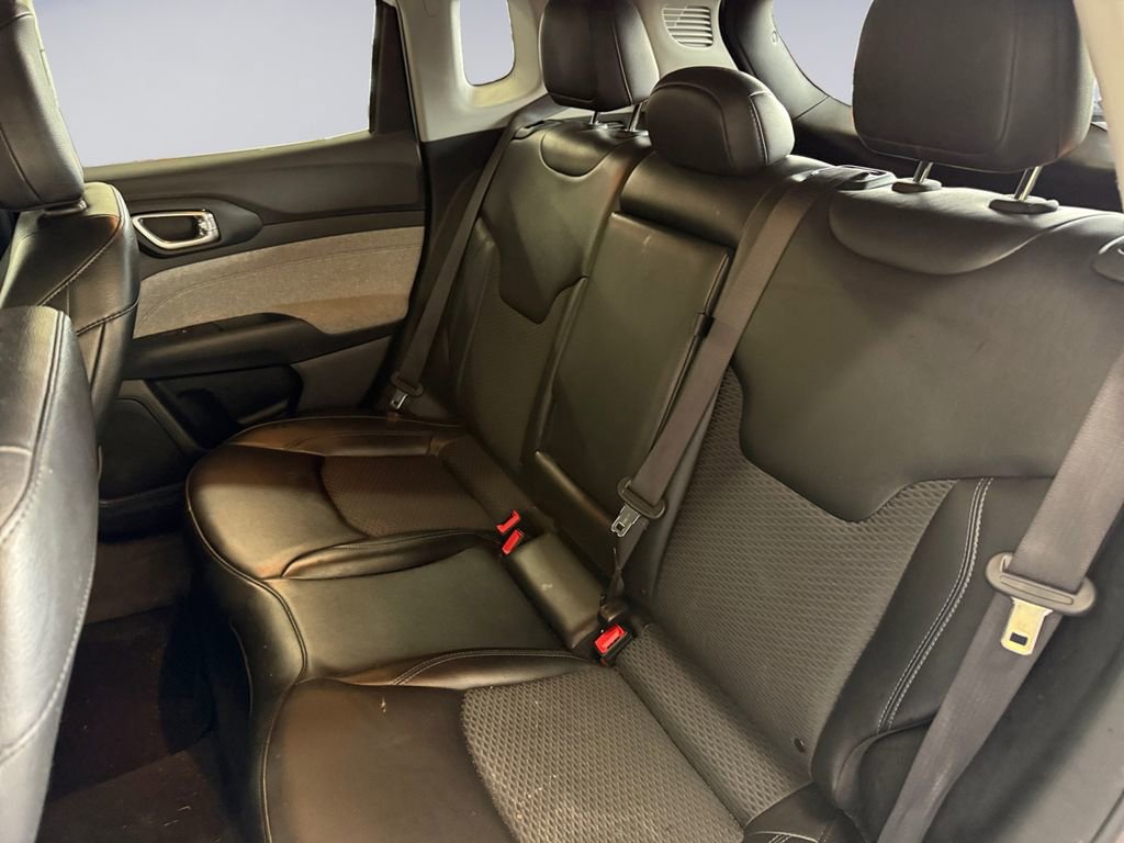 Used 2022 Jeep Compass Latitude image 16