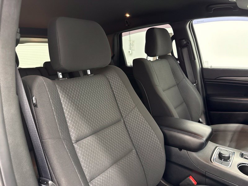 Used 2019 Jeep Grand Cherokee Laredo AWD/4WD image 13