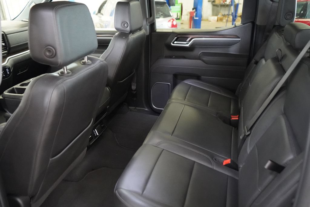 Used 2025 GMC Sierra 1500 SLT RWD image 32