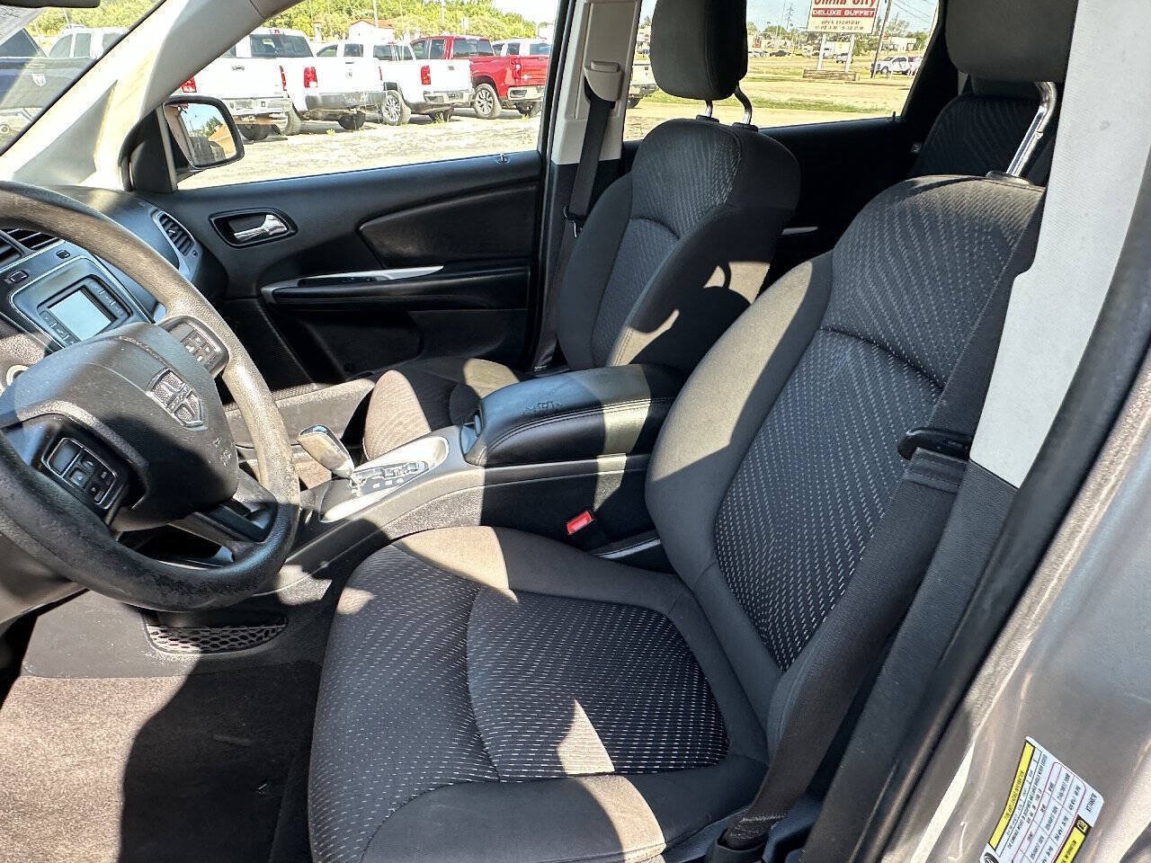 Used 2019 Dodge Journey SE FWD image 10