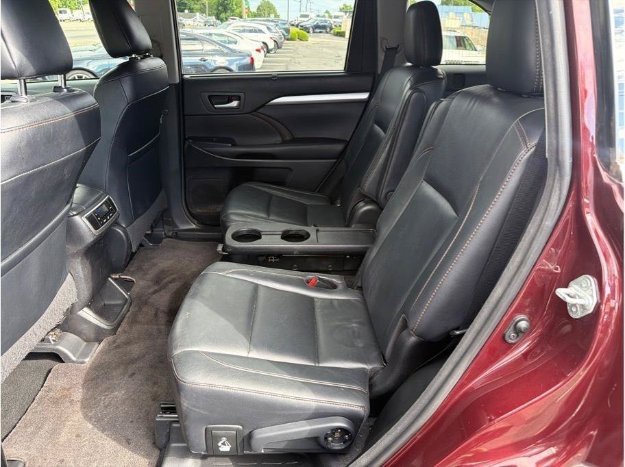 Used 2018 Toyota Highlander XLE FWD image 11