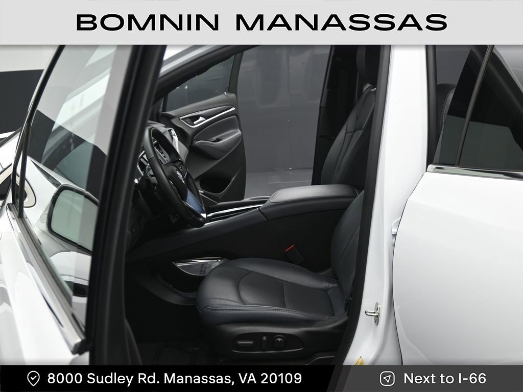Used 2023 Buick Enclave Essence image 13