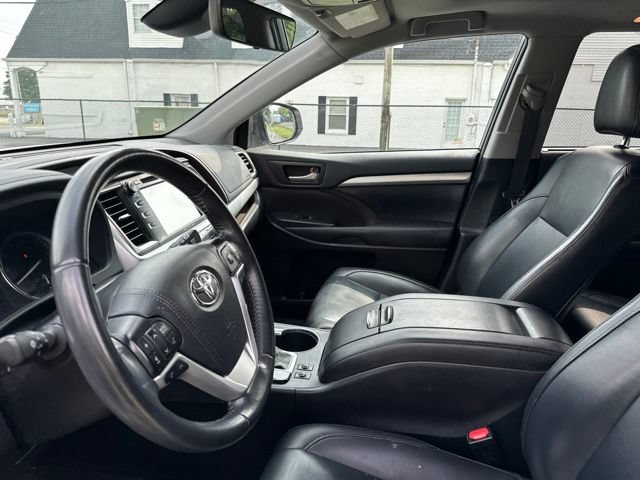 Used 2019 Toyota Highlander XLE AWD/4WD image 7