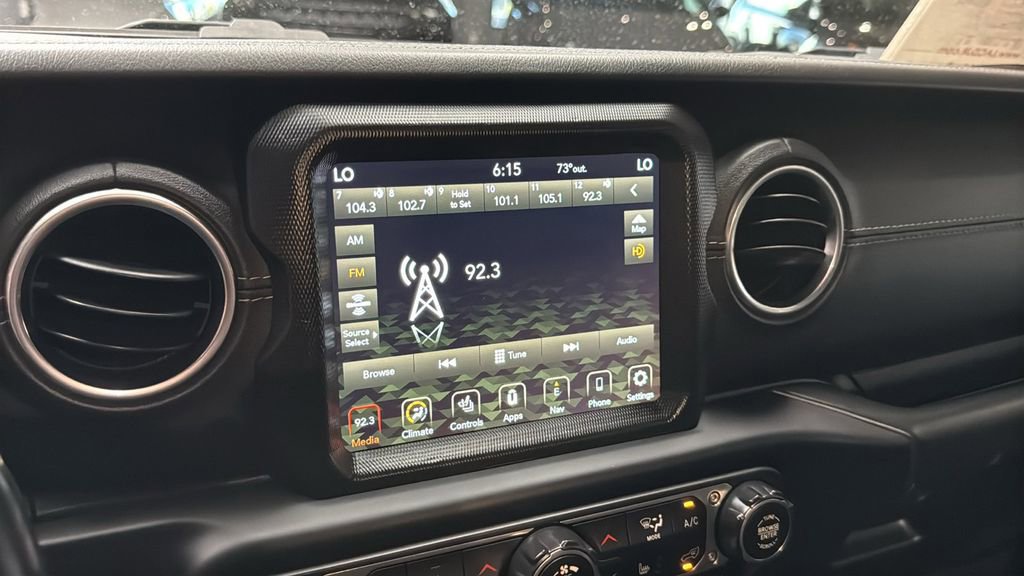 Used 2020 Jeep Gladiator Overland AWD/4WD image 29
