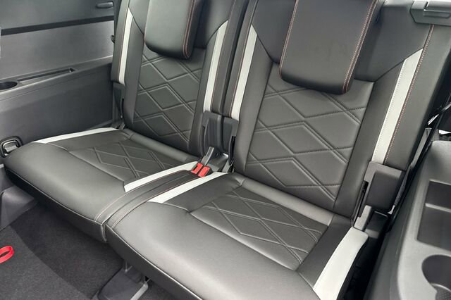 Used 2025 Volkswagen Atlas Peak Edition SE image 15