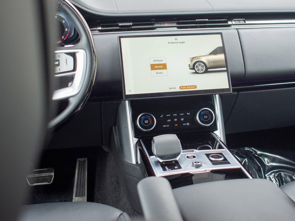 Used 2023 Land Rover Range Rover Long Wheelbase SE image 21