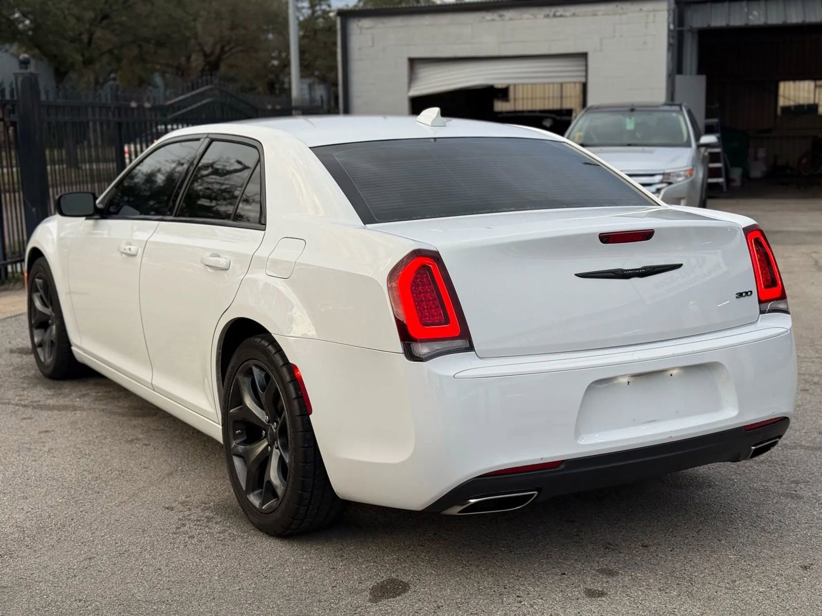 Used 2022 Chrysler 300 Touring w/ Sport Appearance Package RWD image 6