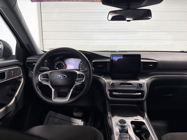 Used 2023 Ford Explorer XLT image 32