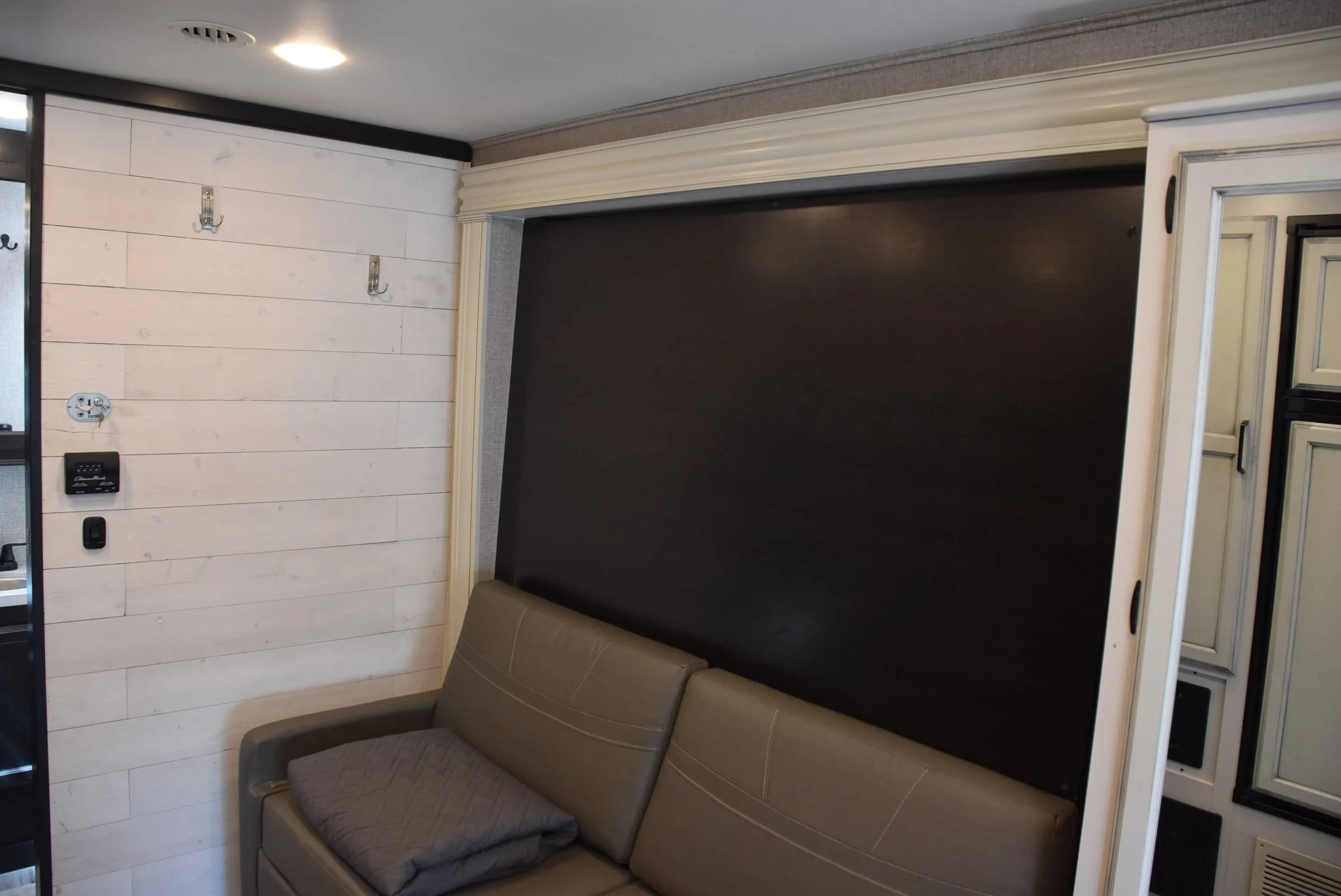 Used 2021 Ford E-450 and Econoline 450 Super Duty w/ Motorhome Prep Package RWD image 32