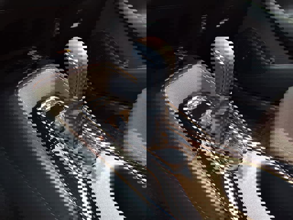 Used 2025 Toyota Corolla SE w/ SE Package image 14