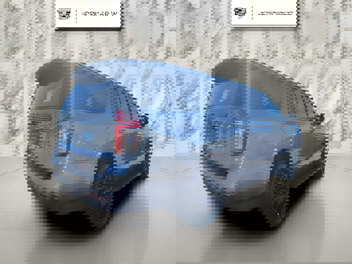 Used 2022 Chevrolet Suburban RST w/ Luxury Package image 3