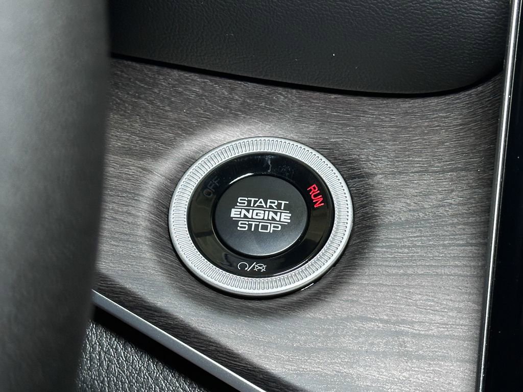 New 2025 Jeep Grand Cherokee Limited w/ Black Appearance Package image 24