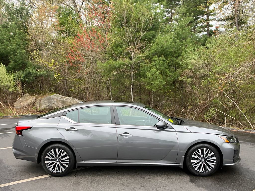Used 2023 Nissan Altima 2.5 SV w/ SV Premium Package FWD image 6