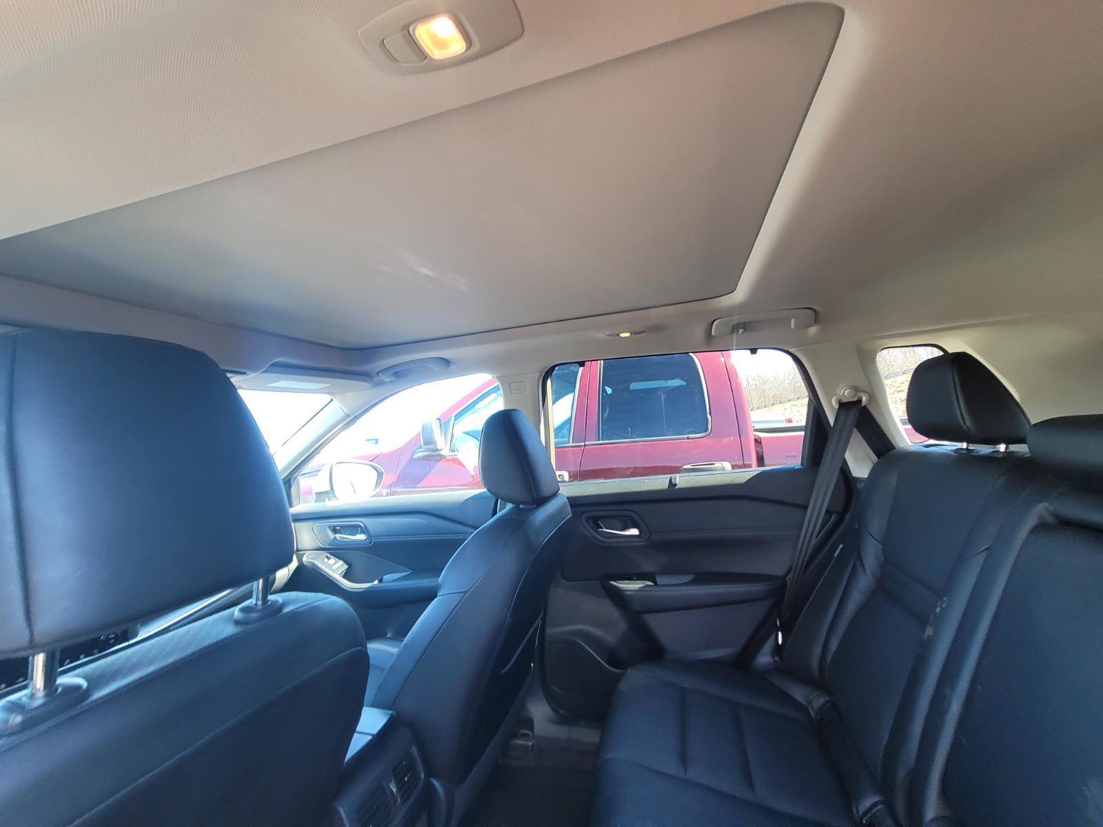 Used 2025 Nissan Rogue SV w/ SV Premium Package image 9