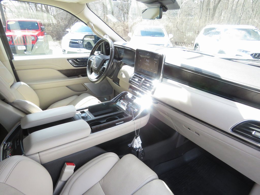 Used 2021 Lincoln Navigator Reserve w/ Luxury Package image 13