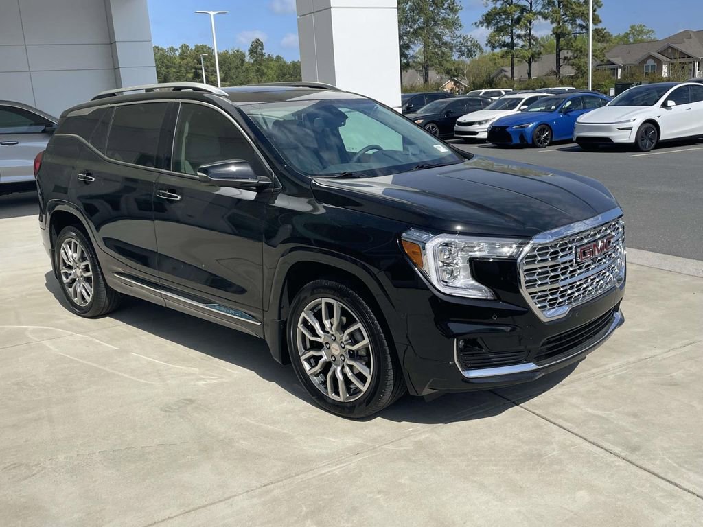 Used 2024 GMC Terrain Denali w/ Denali Premium Package image 4