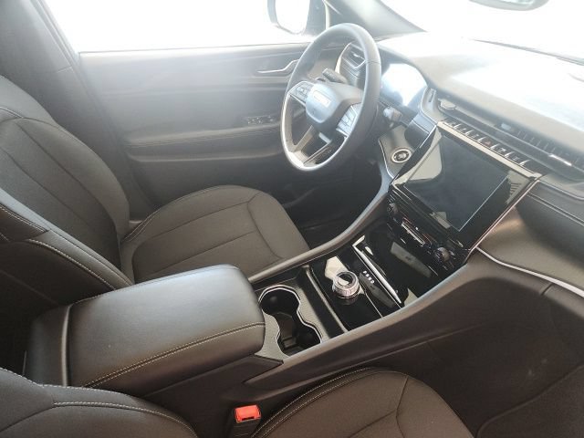 Certified 2024 Jeep Grand Cherokee Laredo X RWD image 23