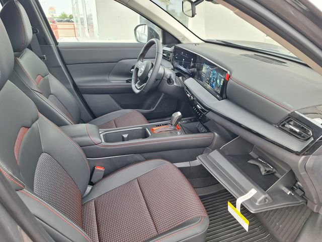 New 2026 Nissan Kicks SR FWD image 31