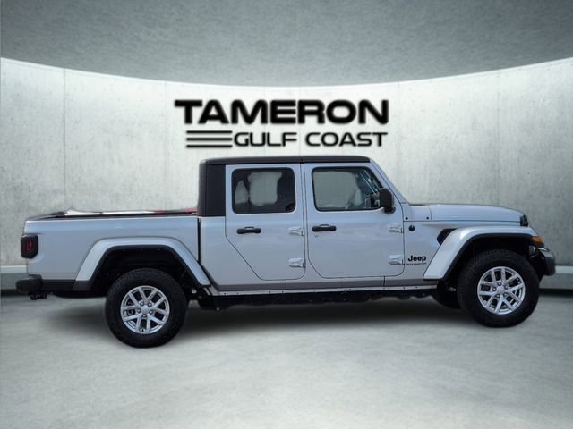 Used 2023 Jeep Gladiator Sport AWD/4WD image 7