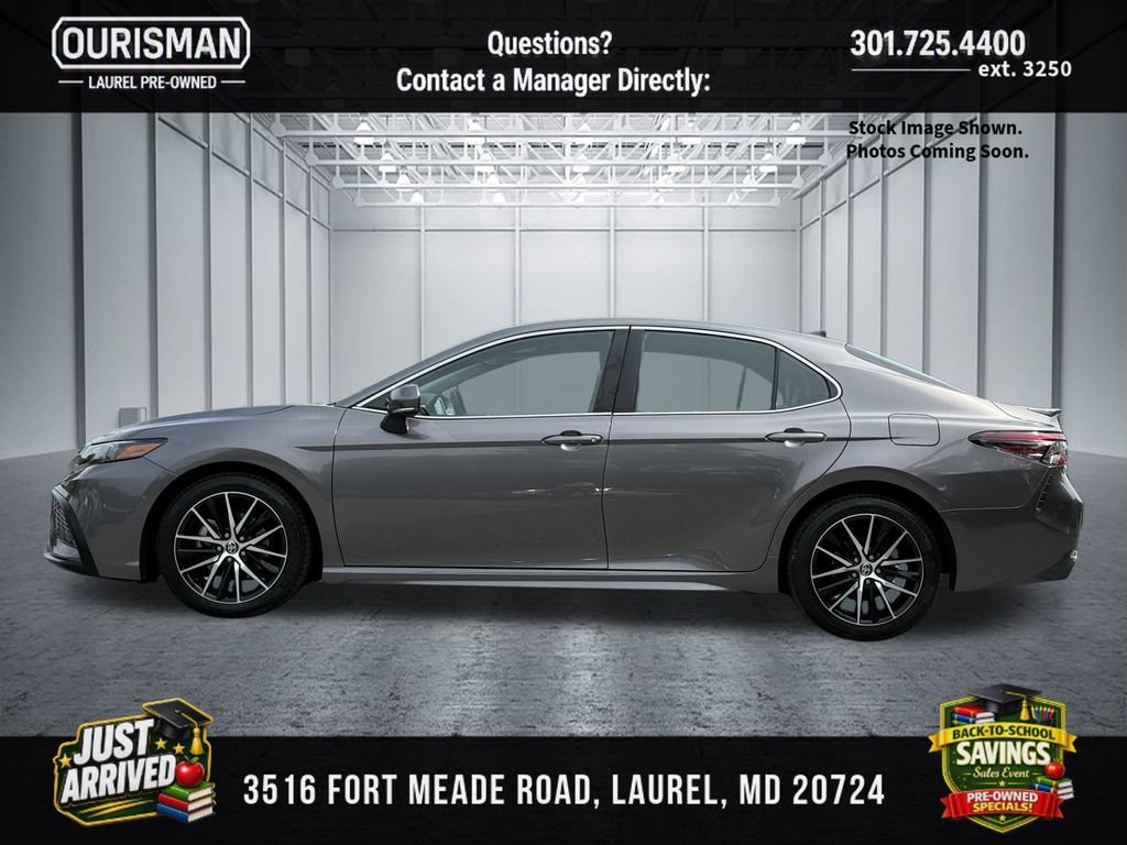 Used 2022 Toyota Camry SE FWD image 3