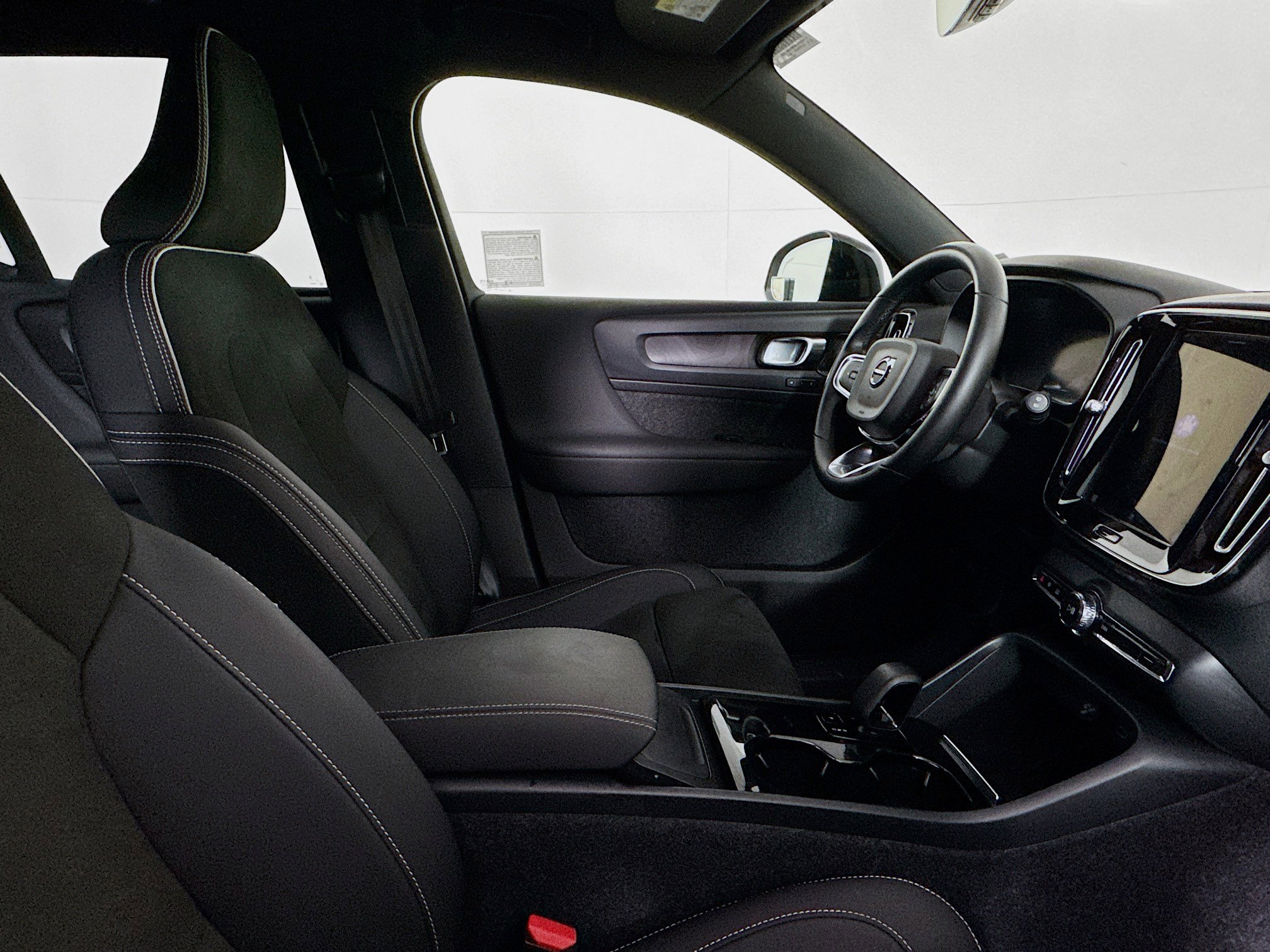 Used 2023 Volvo XC40 Recharge Ultimate image 27