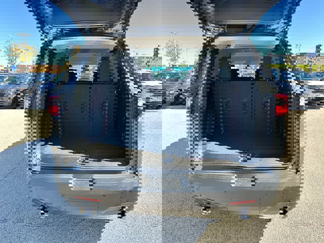 Used 2020 Chevrolet Traverse LT image 36