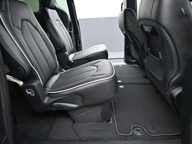 New 2025 Chrysler Pacifica Limited FWD image 15