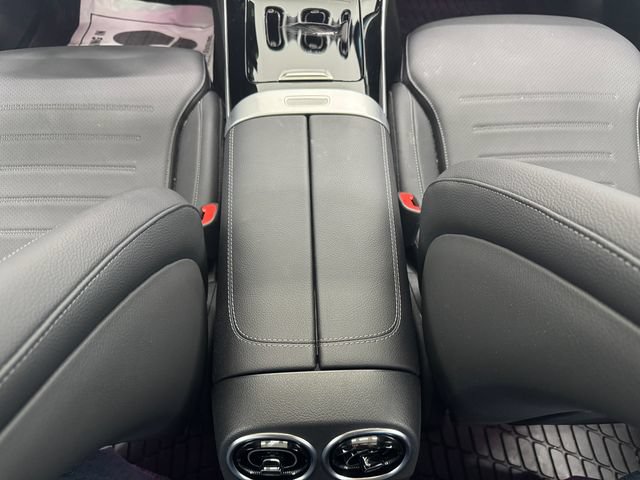 Used 2025 Mercedes-Benz C 300 Sedan image 34