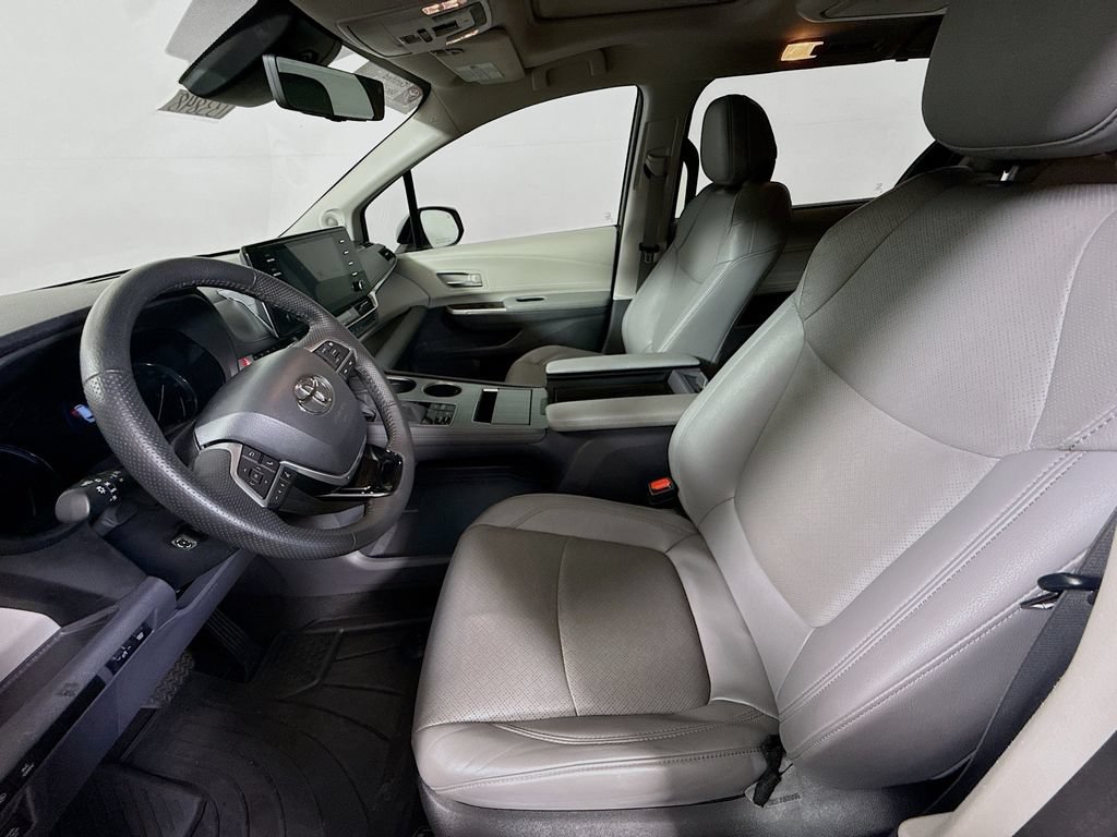 Certified 2023 Toyota Sienna Limited FWD image 19