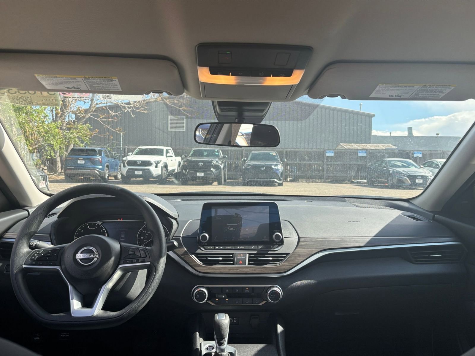 Used 2025 Nissan Altima 2.5 SV FWD image 31