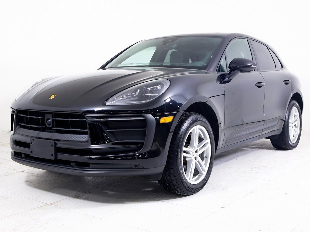 Certified 2025 Porsche Macan AWD/4WD image 1