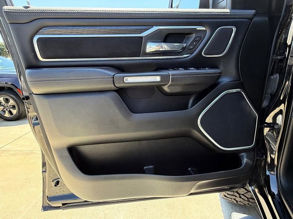 Used 2023 RAM 1500 Laramie AWD/4WD image 19