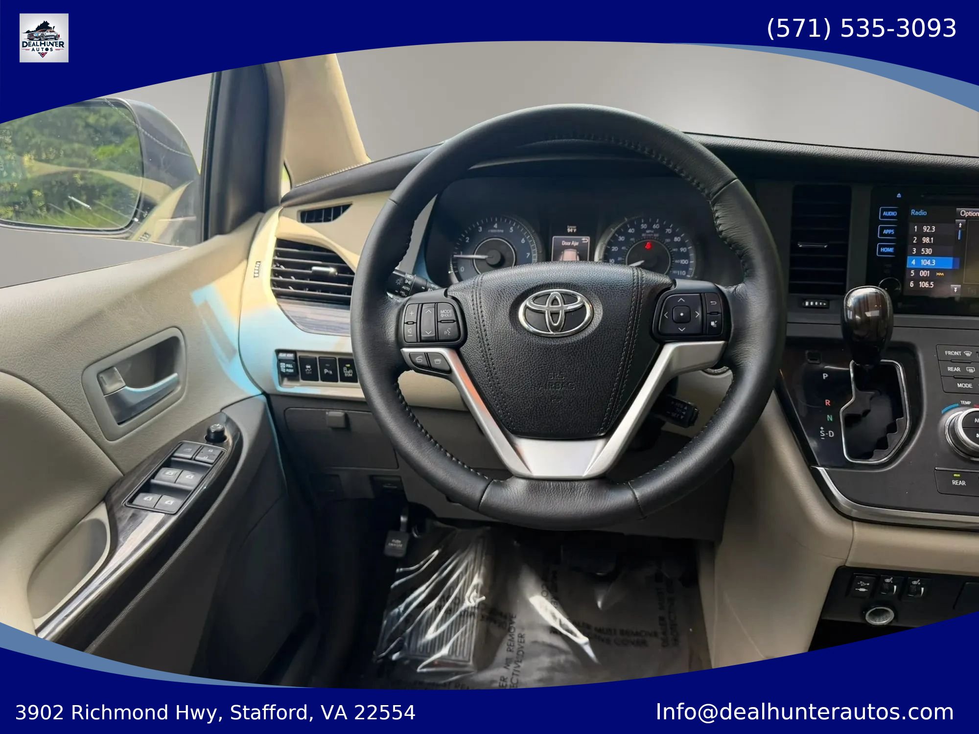 Used 2015 Toyota Sienna XLE w/ XLE Navigation Package FWD image 28