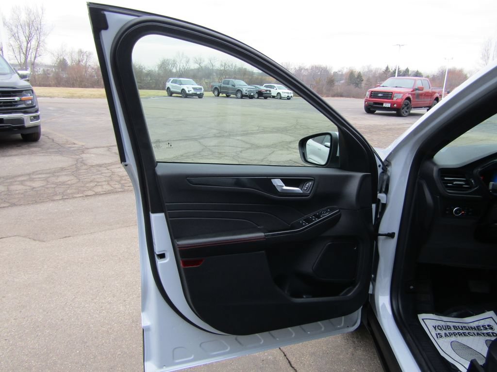 Used 2025 Ford Escape ST-Line Select w/ Tech Pack #1 AWD/4WD image 24