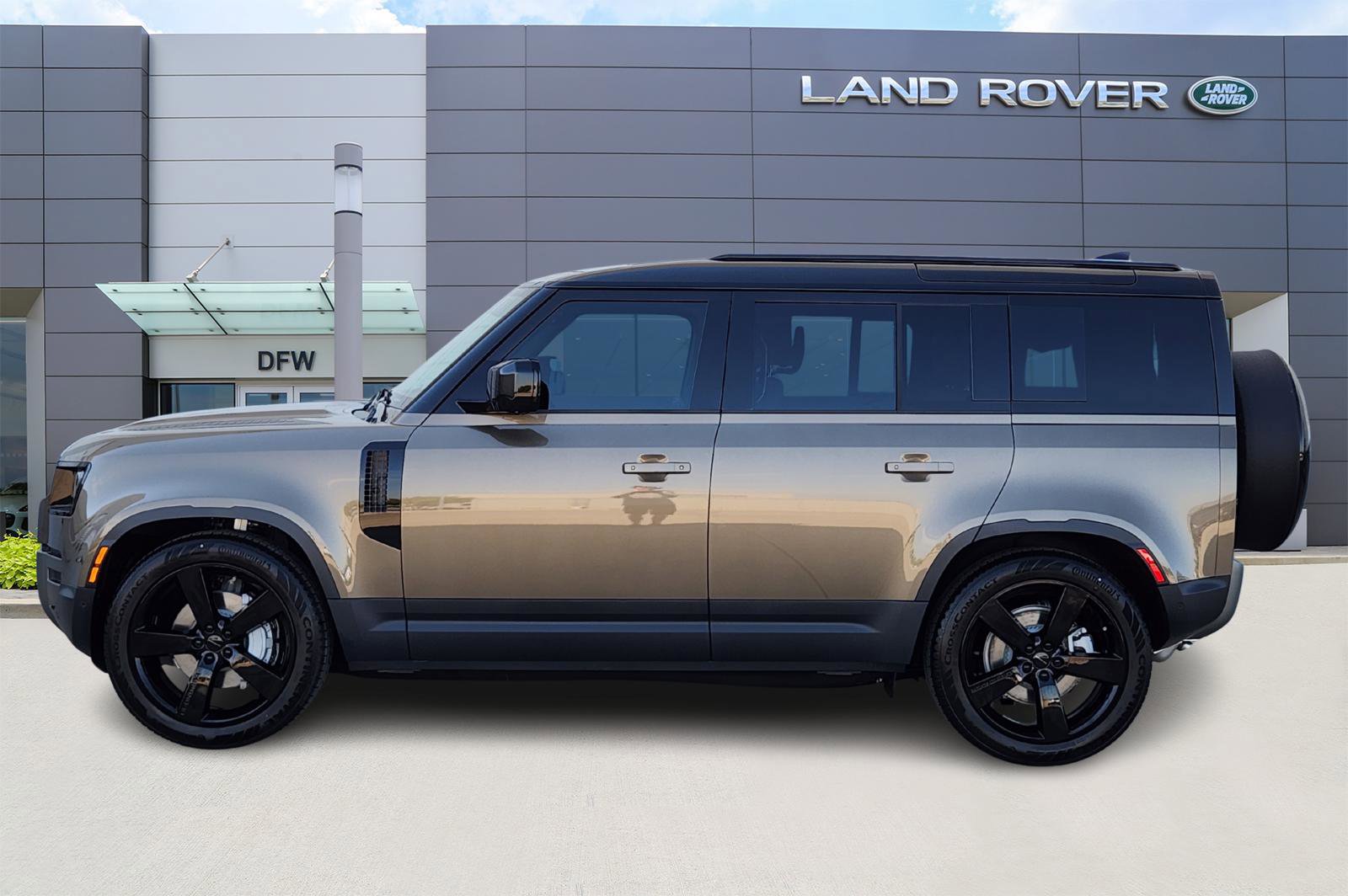 New 2026 Land Rover Defender 110 S image 3