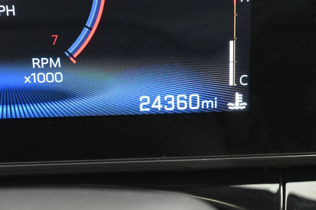 Used 2024 Chevrolet Trax RS w/ Sunroof Package FWD image 27