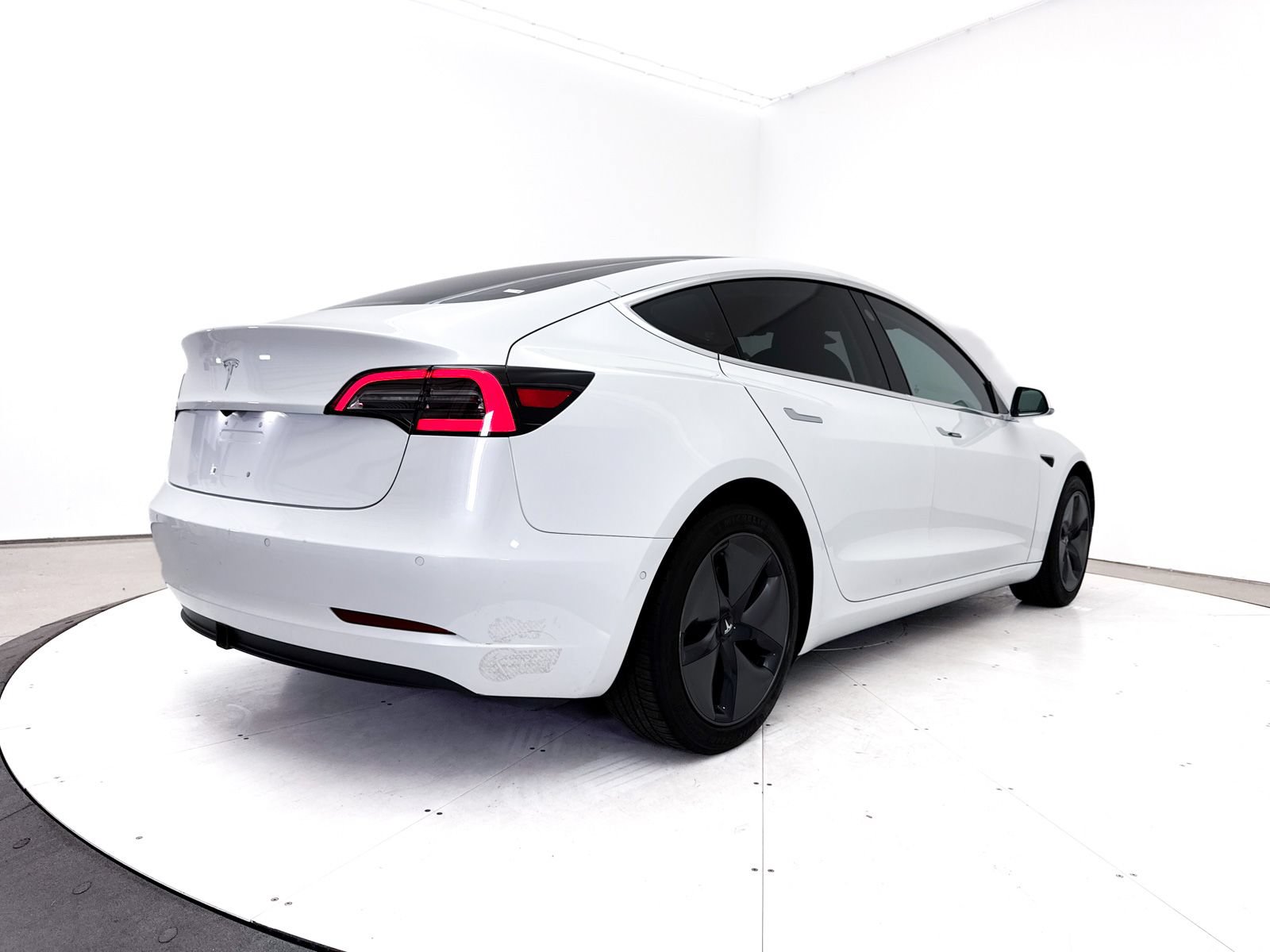 Used 2018 Tesla Model 3 Long Range RWD image 18