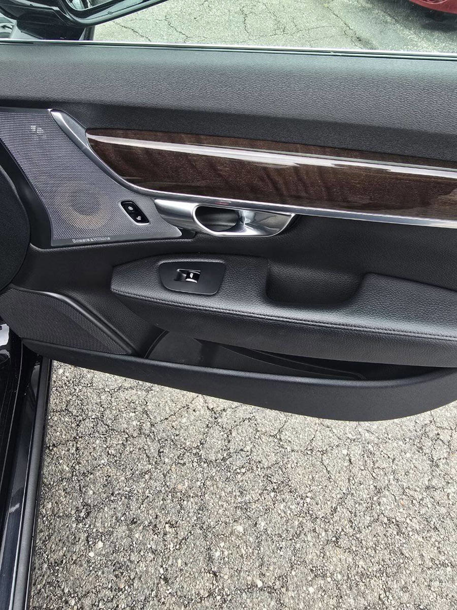 Used 2018 Volvo S90 T5 Momentum w/ Convenience Package image 15