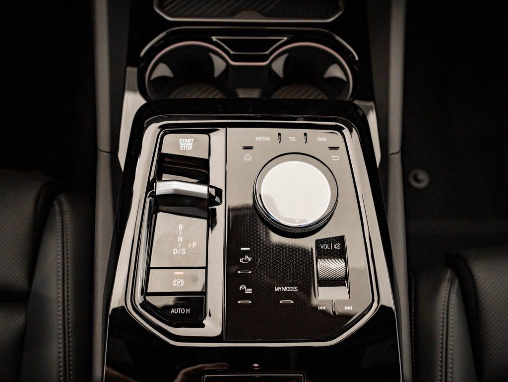 New 2026 BMW 550e xDrive image 39