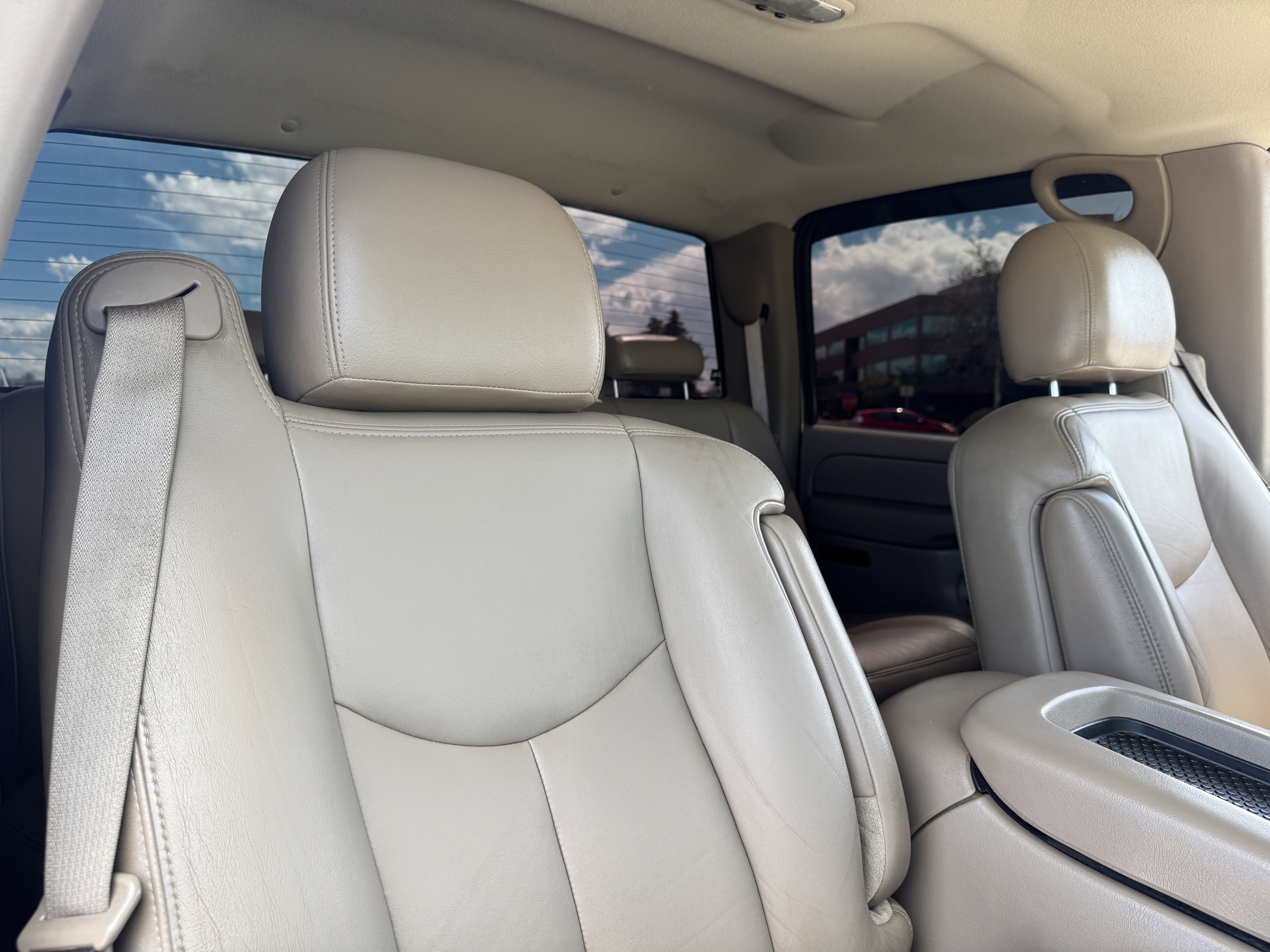 Used 2005 GMC Sierra 2500 SLT w/ Heavy-Duty Power Package image 21