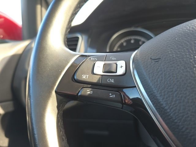 Used 2018 Volkswagen Golf SE image 29