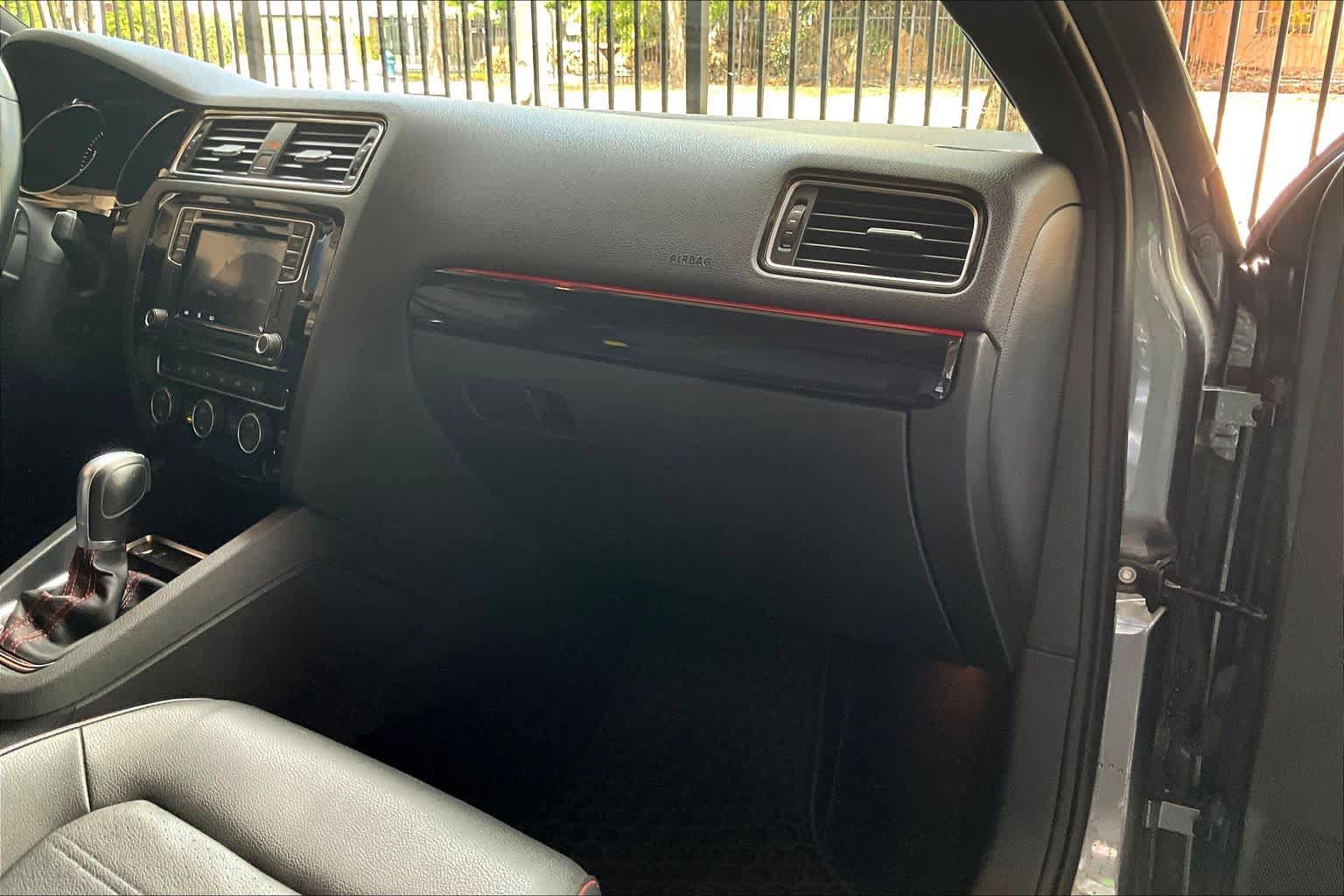 Used 2018 Volkswagen Jetta GLI image 18