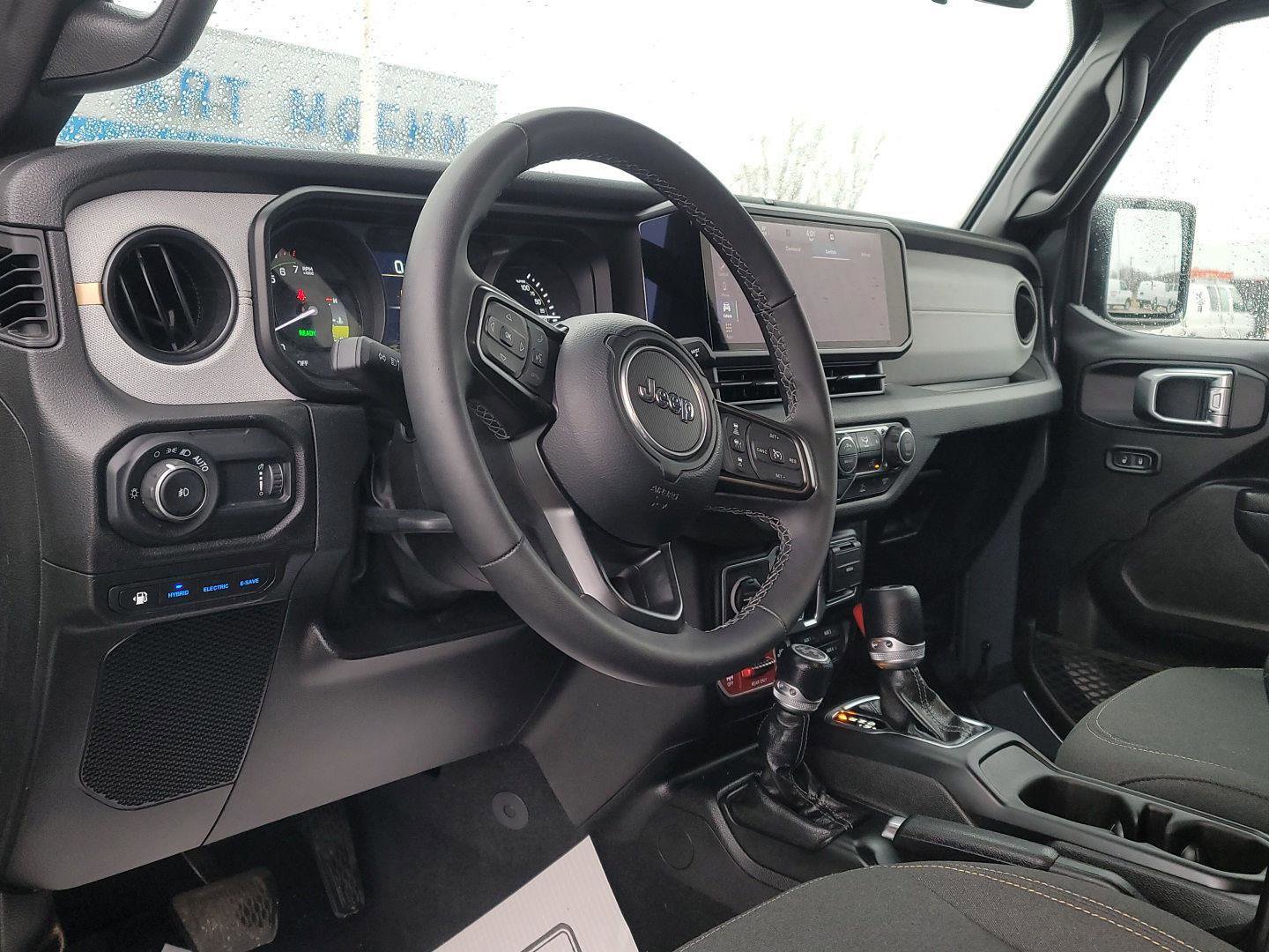 Used 2025 Jeep Wrangler Willys image 19