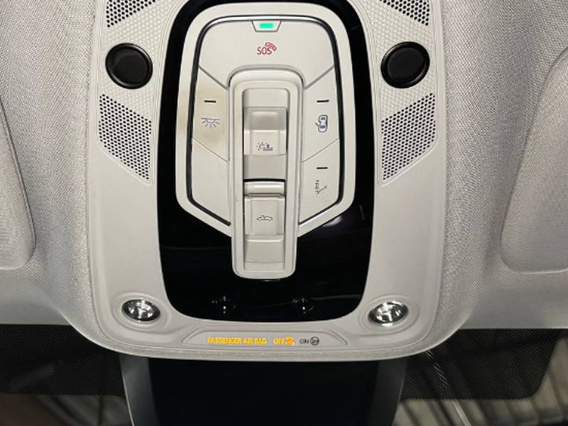 Used 2024 Audi Q8 e-tron Premium image 38