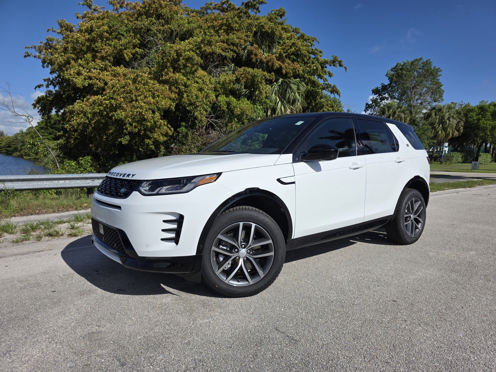 Used 2026 Land Rover Discovery Sport Landmark AWD/4WD image 1