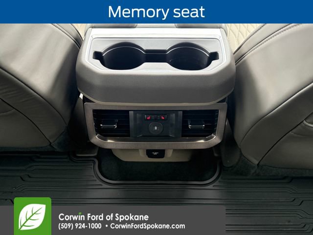 Certified 2025 Ford F350 Platinum w/ Platinum Plus Package image 16